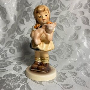 Vintage Hummel Club Membership Exclusive Edition "Pigtails" 2052